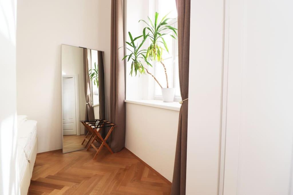 Appartement Center Apt In Best Area Near Park & Danube 20'To Airport à Vienne Extérieur photo